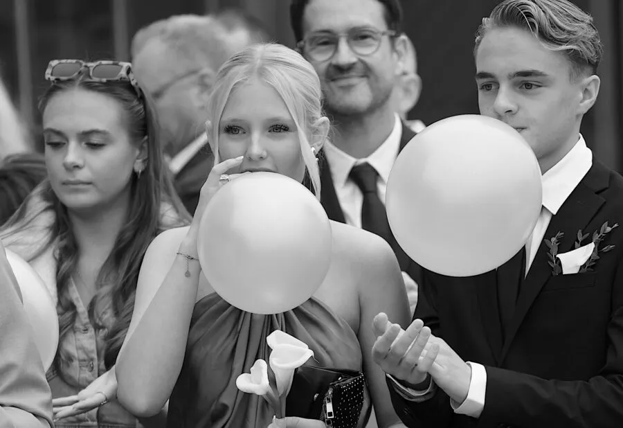 Wedding guests with balloons at Spritmuseum