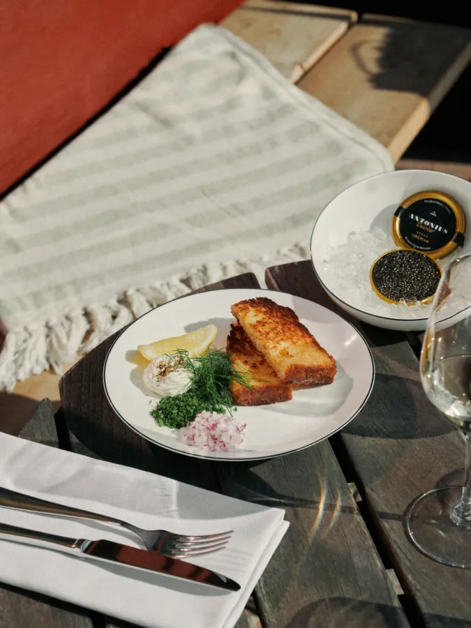 Kaviarservering på uteserveringen på Spritmuseums restaurang