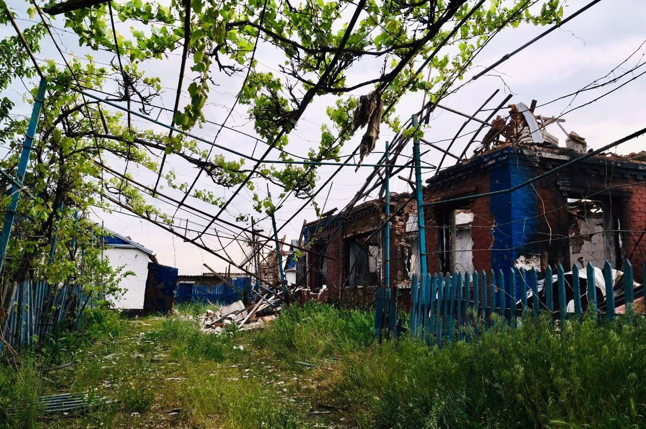 Poltavka village i Ukrainas som blivit förstört. photographer Arsen Fedosenko
